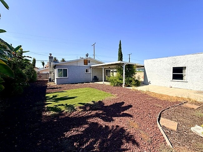 Building Photo - 445 1/2 E. Puente St