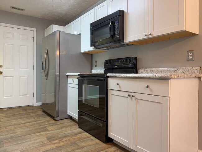 Building Photo - 162 Cavalier Dr