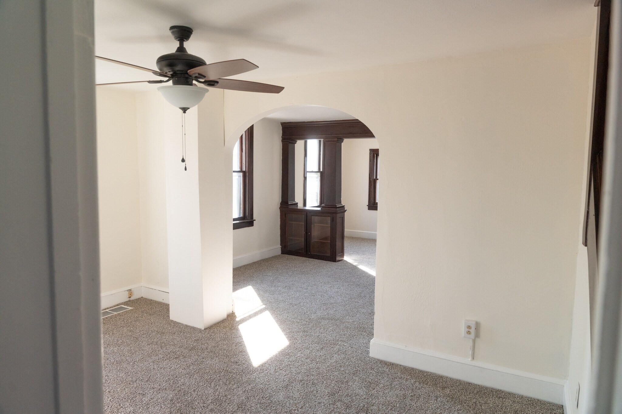 Building Photo - 1005 Railroad St