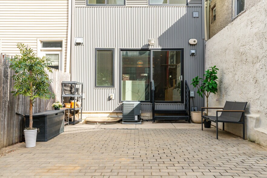 Building Photo - 2058 E Susquehanna Ave