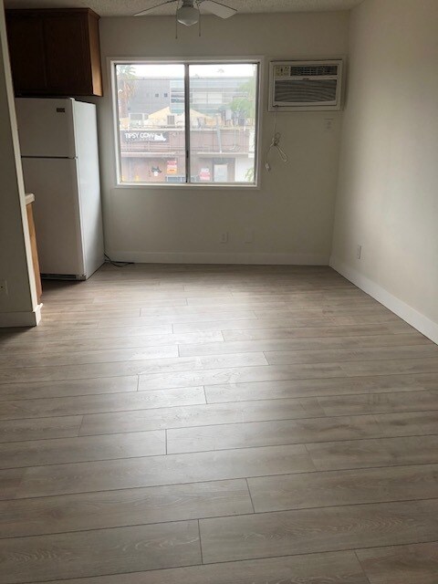 Building Photo - 15000 Moorpark St