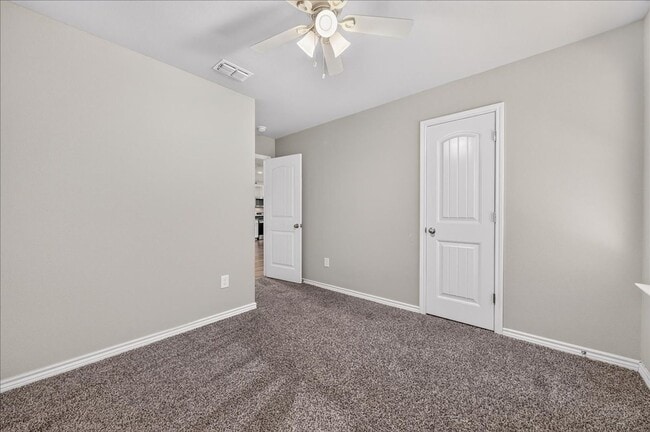 Building Photo - 8133 Cattlemen Dr