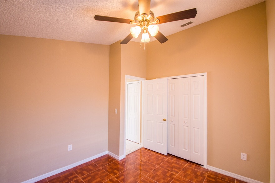 Building Photo - 3 Bed 2 Bath Home with Stainless Steel Appliances Near Poinciana Pkwy!