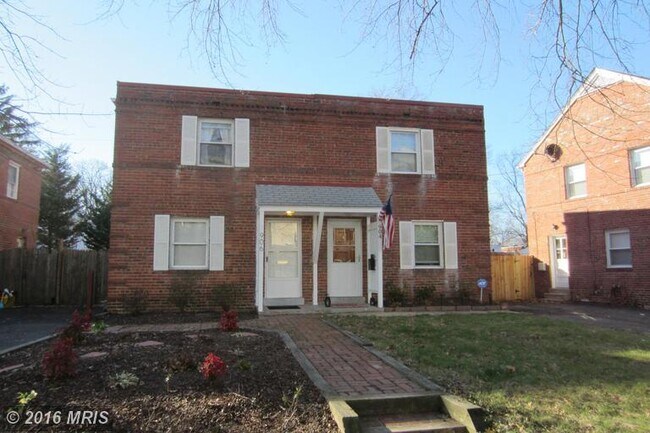 Building Photo - 906 S Highland St