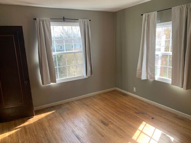 Building Photo - Great Location! Great House! Enjoy baseball games and the park attractions