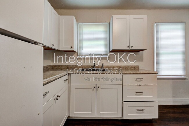Building Photo - 2321 McCracken Dr