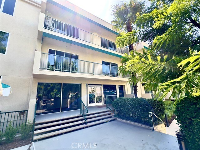 Building Photo - 4501 Cedros Ave