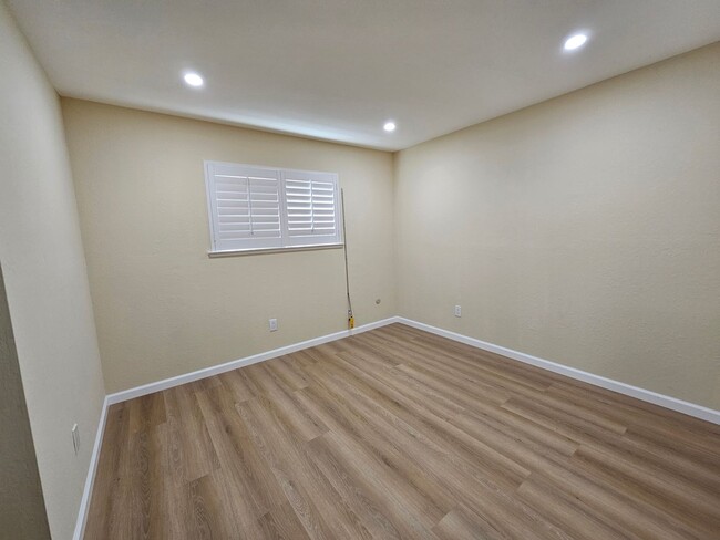 Building Photo - Spacious 4-Bedroom Home on the El Cerrito ...