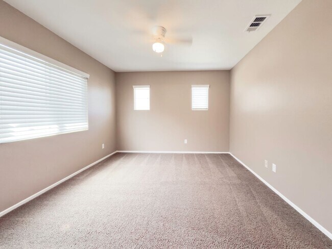 Building Photo - AVAILABLE NOW! 5 Bedroom, Cut-DeSac Home for Rent in a Beautiful, Murrieta Community!