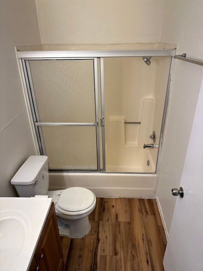 Building Photo - 2-Bedroom First-Floor Condo with Utilities...