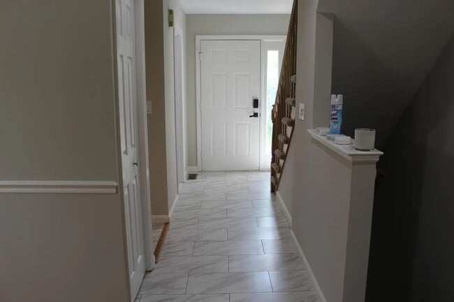 Building Photo - 609 Holly Hill Dr