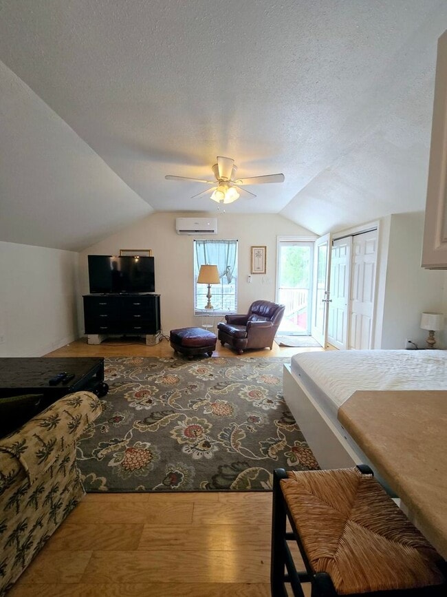 Building Photo - Charming Upstairs Studio Apartment | 4805 Valhalla Ln, Plant City, FL 33565