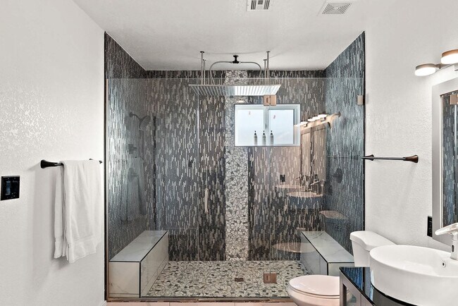 Building Photo - 12201 N 58th Way