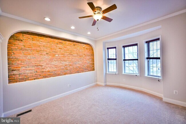 Building Photo - 263 S Ellwood Ave