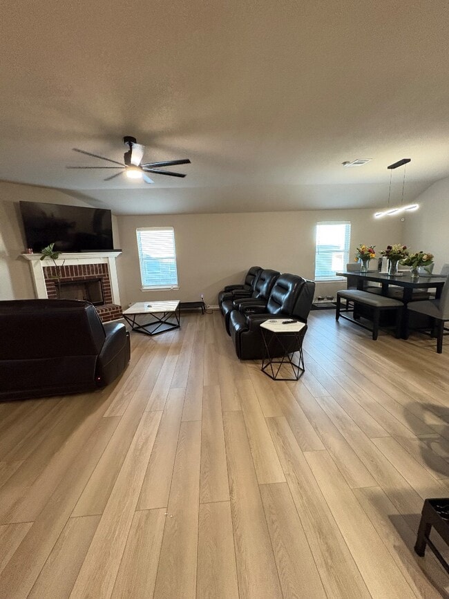 Building Photo - 6708 Oliver Loving Dr