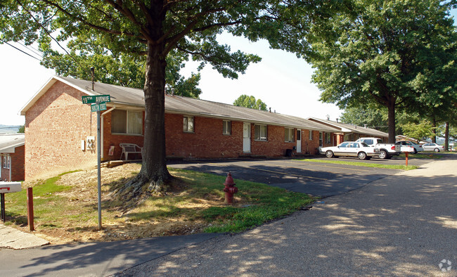 Building Photo - Oak Terrace Apartments