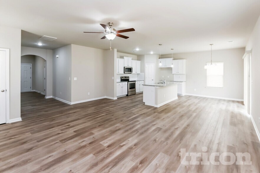 Building Photo - 205 Spring Knoll Dr