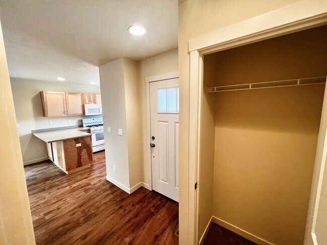 Building Photo - 796 NE Copperleaf Loop