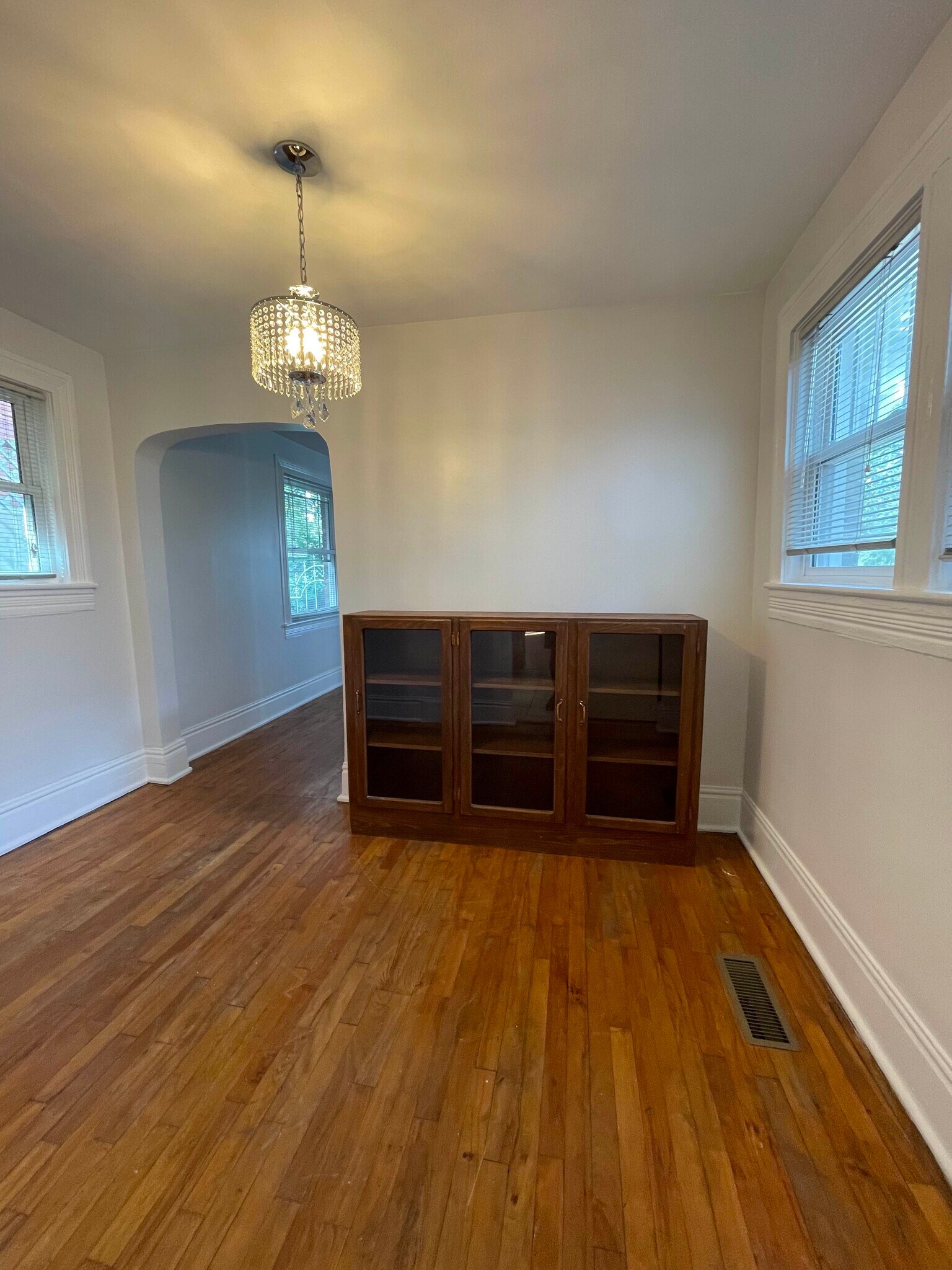 hardwood floors throughout - 942 Russell St