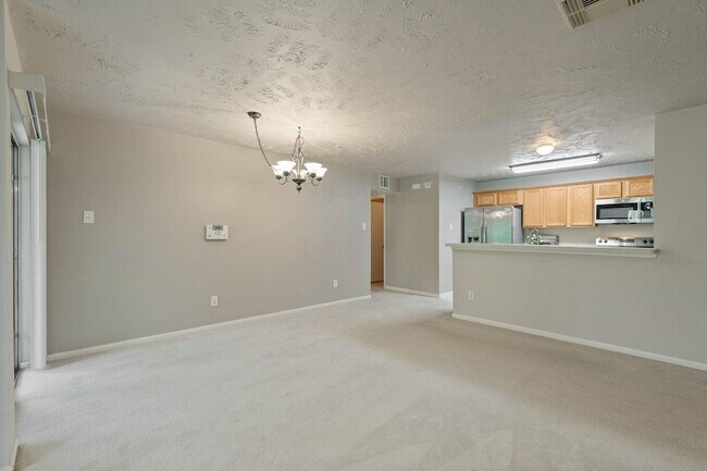 Building Photo - 8051 Bay Branch Dr