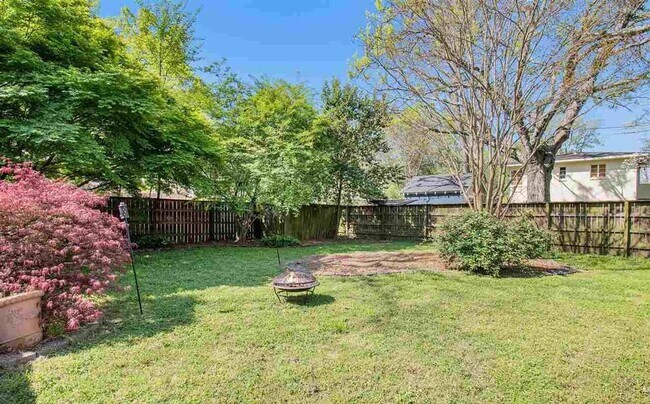Building Photo - Two Bedroom Home For Rent
