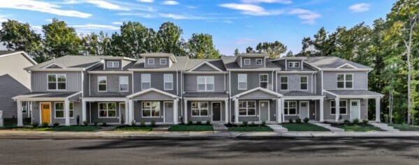 Building Photo - 207 W Point Dr