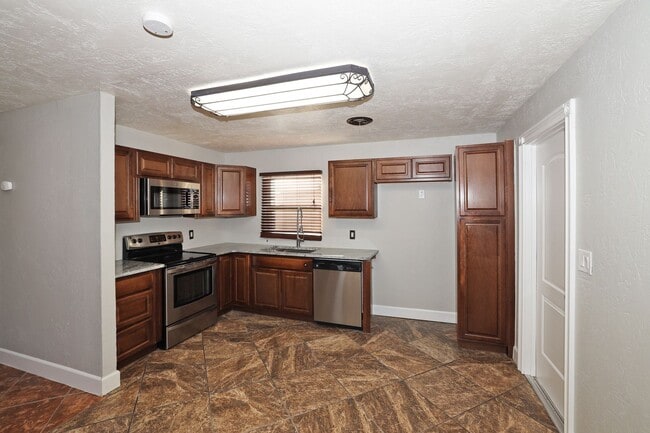 Building Photo - $1,295 Monthly Lease Payment!