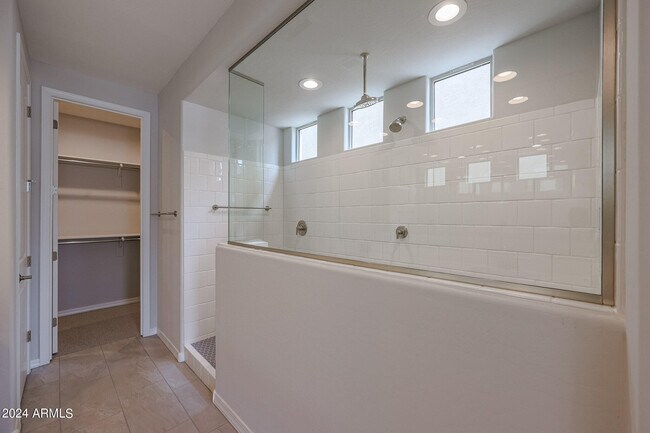 Building Photo - 2031 W Bramble Berry Ln