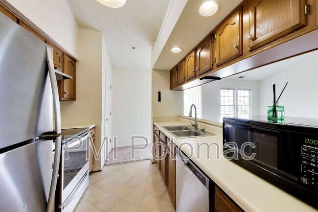 Building Photo - 605 Himes Ave