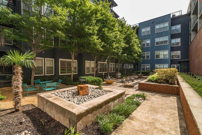 Building Photo - 5005 Galleria Dr