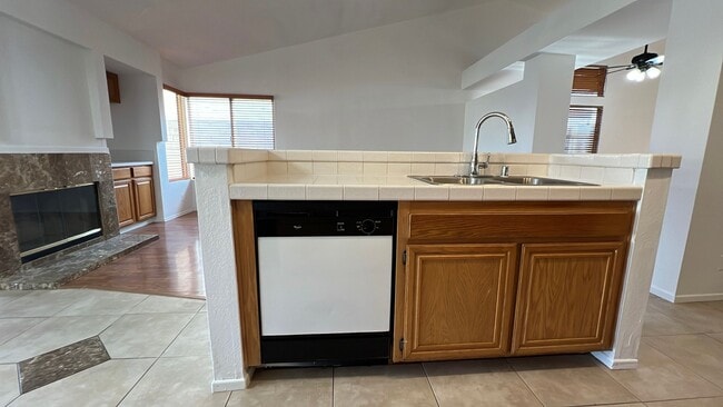 Building Photo - (APPLICATION PENDING) East Lancaster Home