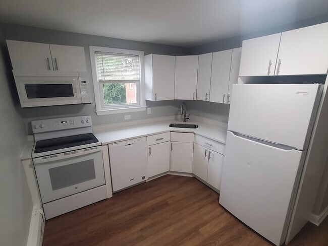 Primary Photo - 433 Sea St