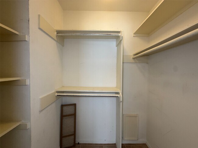 Building Photo - 1223 Augusta Dr