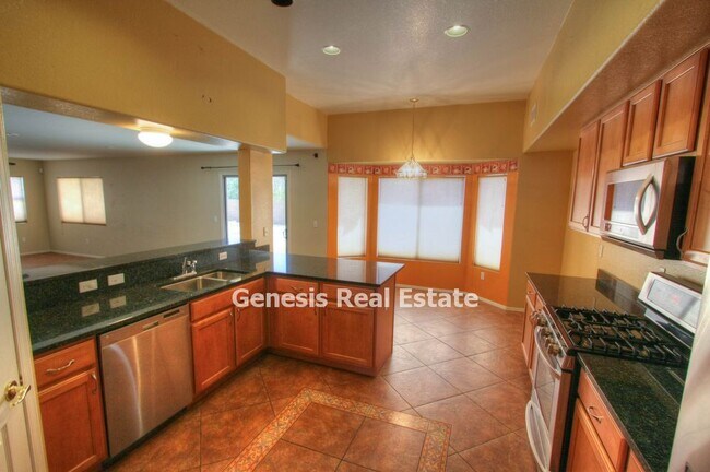 Building Photo - Large 5 Bedroom in Star Valley