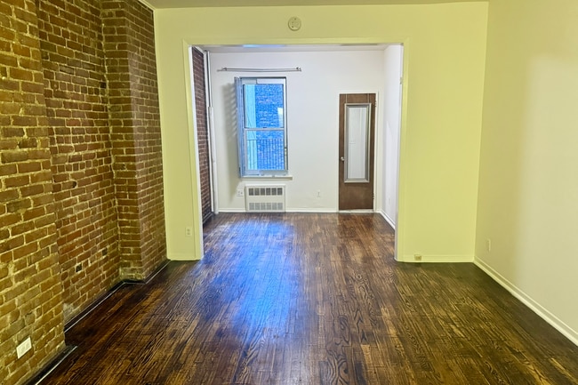 Building Photo - 2274 Broadway