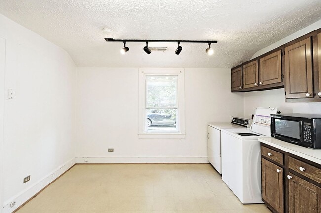 Building Photo - Pet-Friendly Home Near Meade Park, Firefly Restaurant, & Jbird Coffee