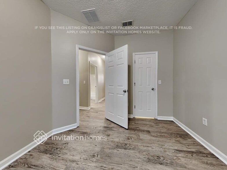 Building Photo - 3813 Westridge Dr