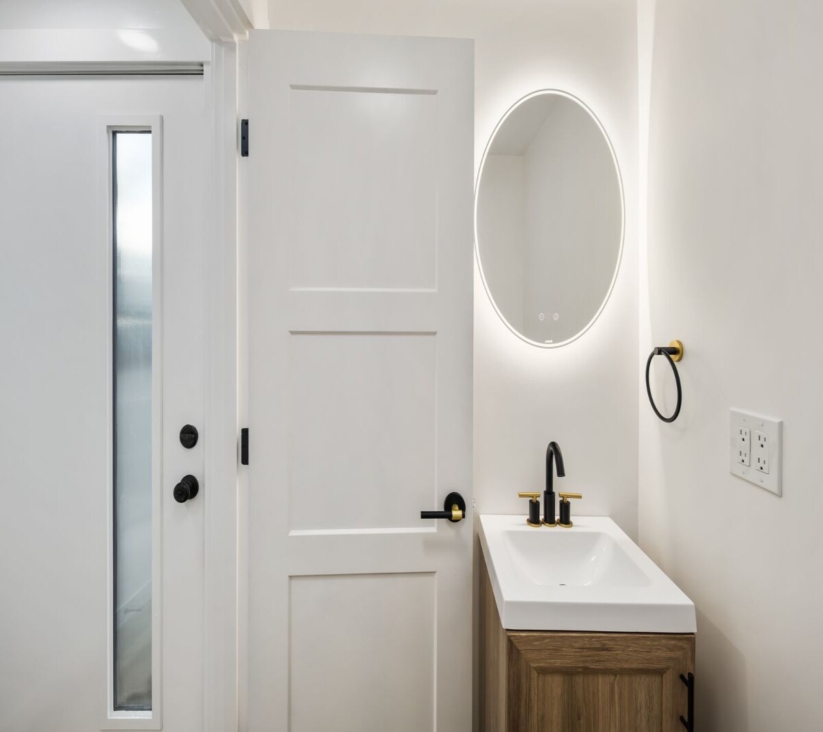 Building Photo - 5945 Fauntleroy Way SW