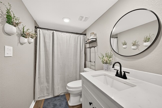 Building Photo - 1005 Avenue D