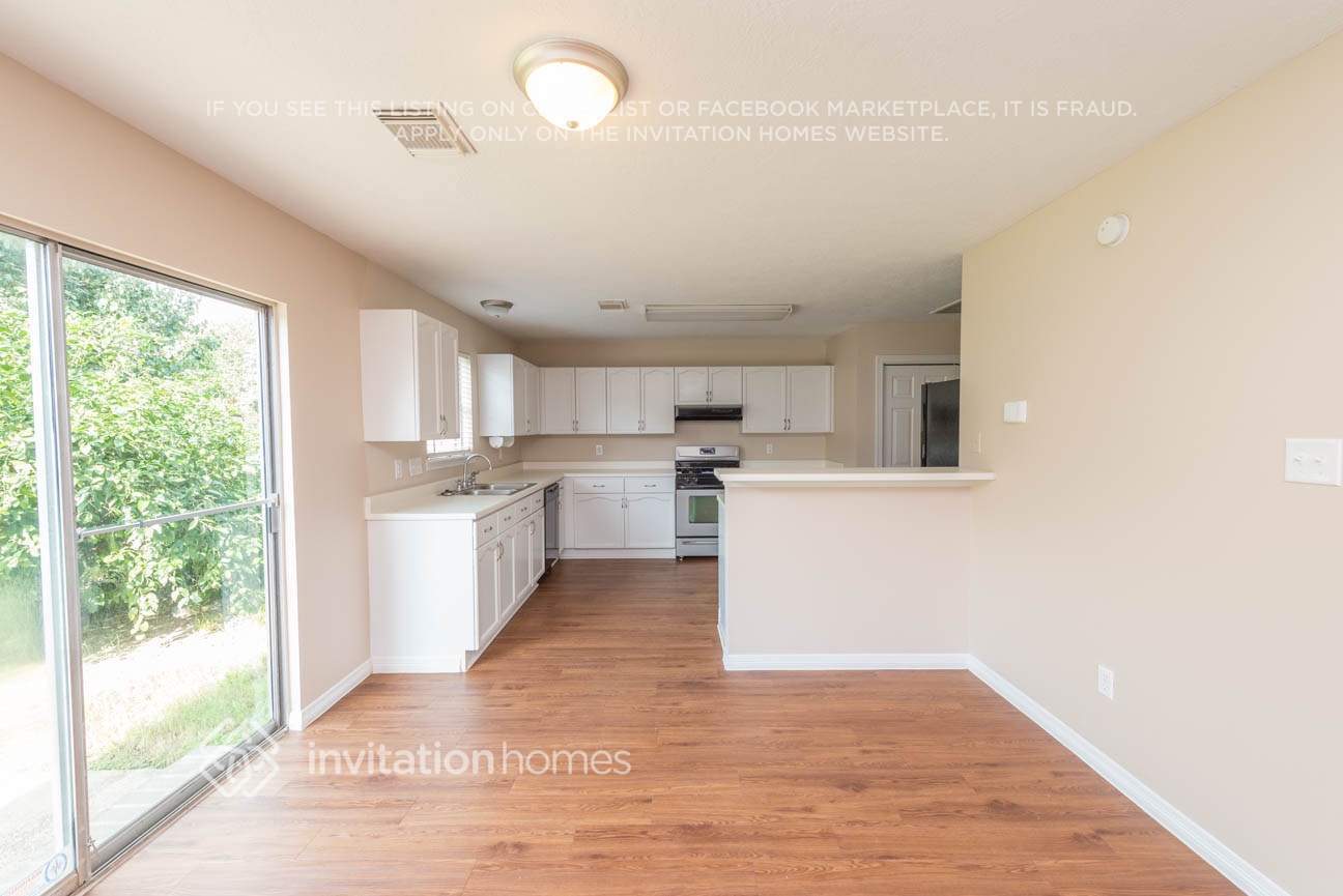 Building Photo - 6427 Founding Dr