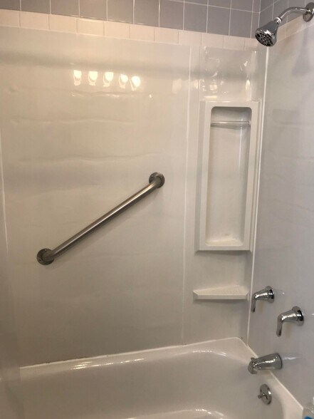 Building Photo - 782 N Van Auken St