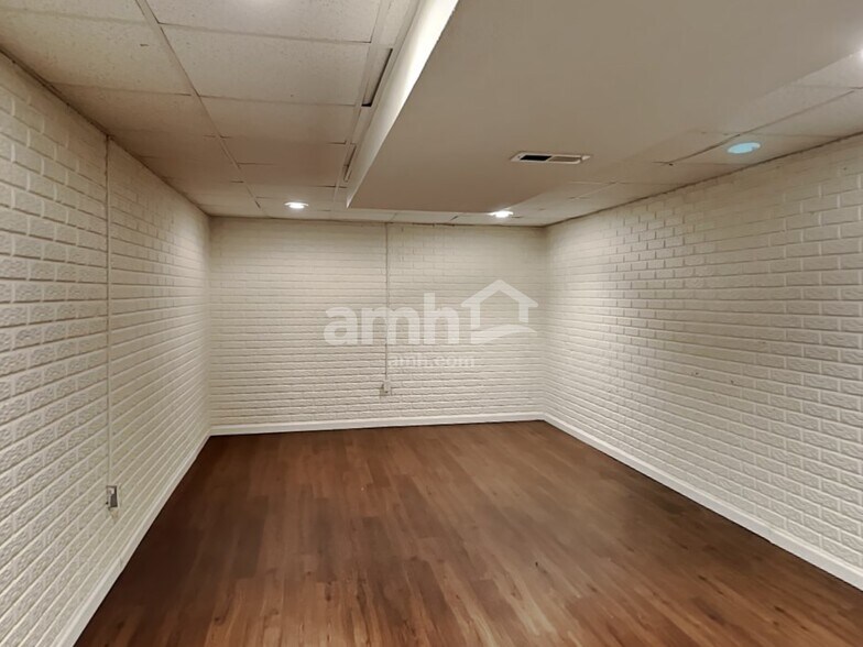 Building Photo - 761 Orwell St