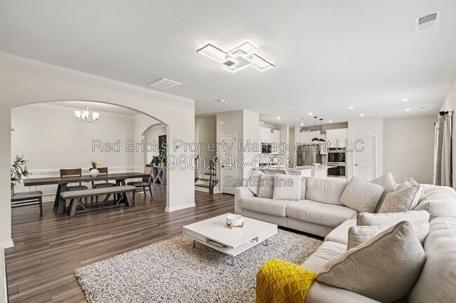 Building Photo - 16110 Winfield Hall Dr