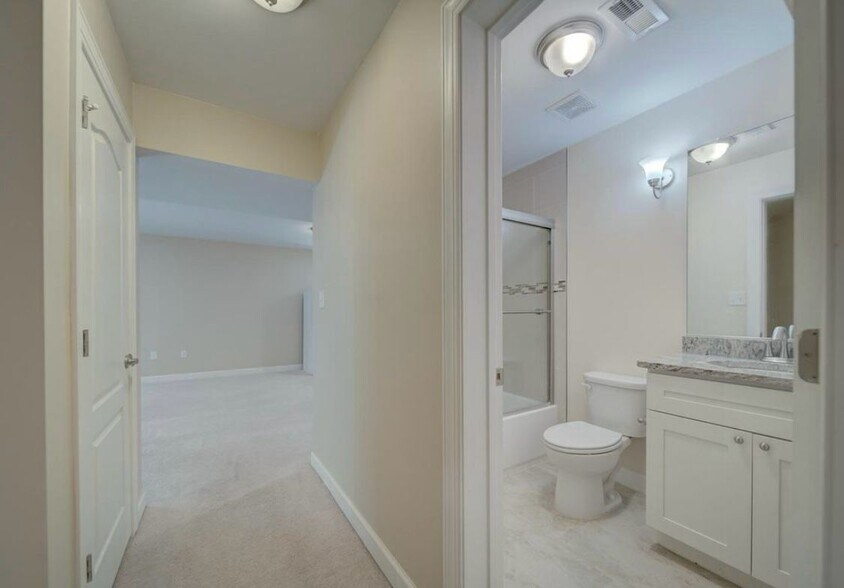 Building Photo - 18413 Cedar Dr