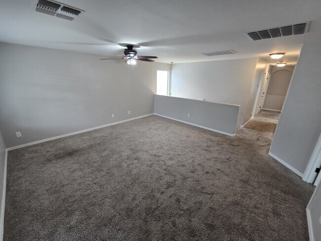 Building Photo - 950 S Wallrade Ln