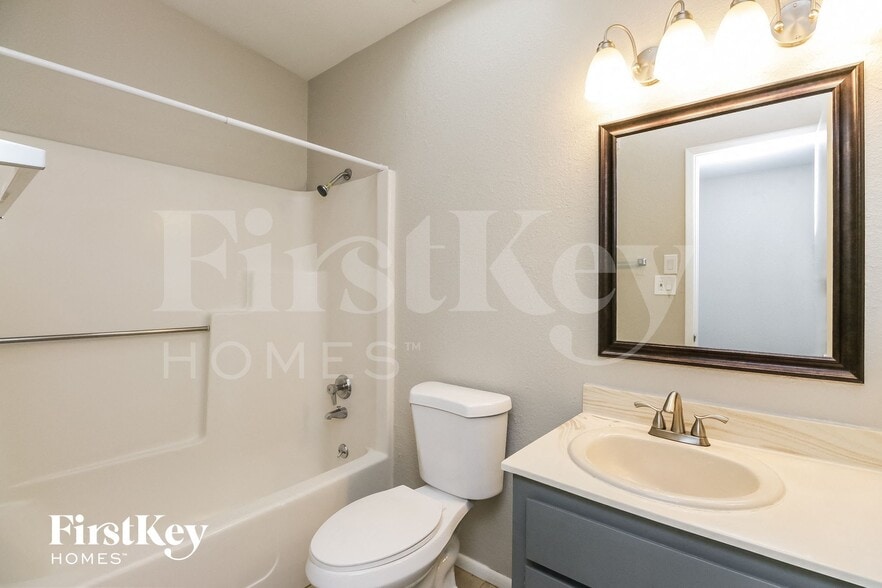 Building Photo - 339 W Santa Cruz Dr