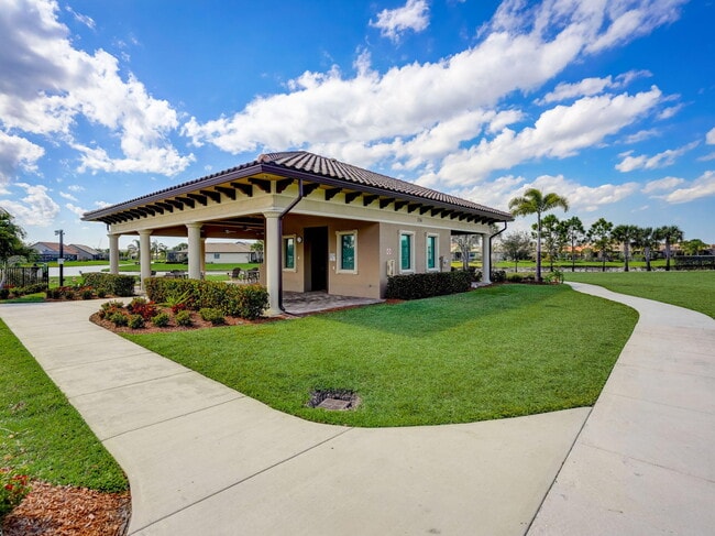 Building Photo - 845 SE Courances Dr