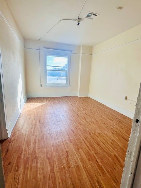 Building Photo - 709 Yandell Dr