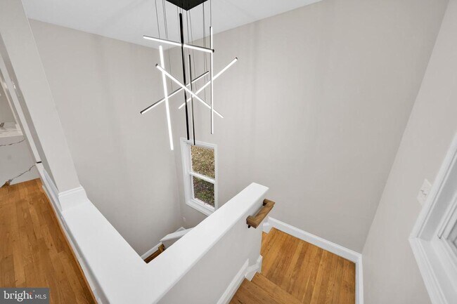 Building Photo - 119 Victor St NE