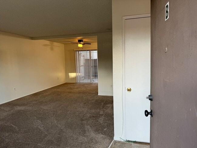 Building Photo - 1039 W Lincoln Ave